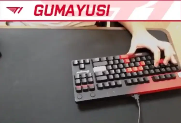 gumayusi-logitech-g-pro-keyboard.webp